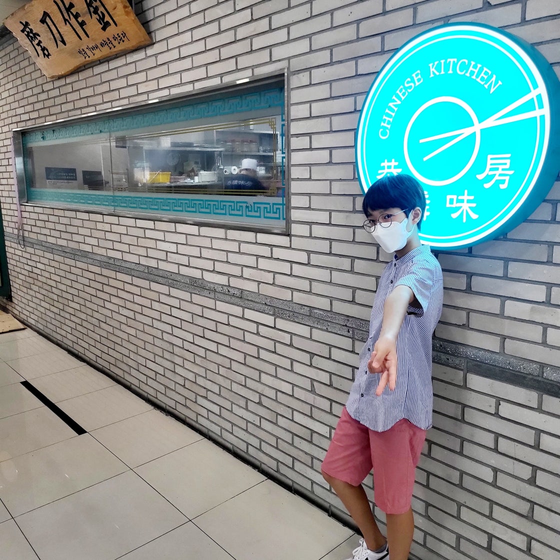 나이키 에어포스 1 07 에센셜 화이트 블랙 골드 우먼스 CZ0270-102 photo review