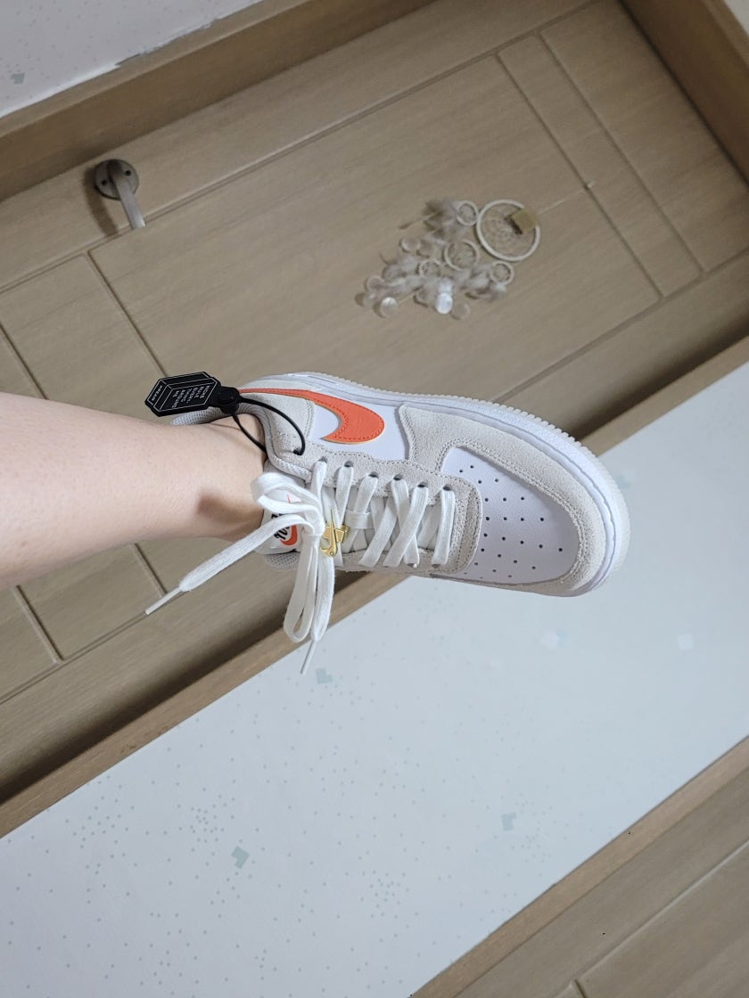 나이키 에어포스 1 로우 크림 써밋오렌지 DA8302-101 photo review