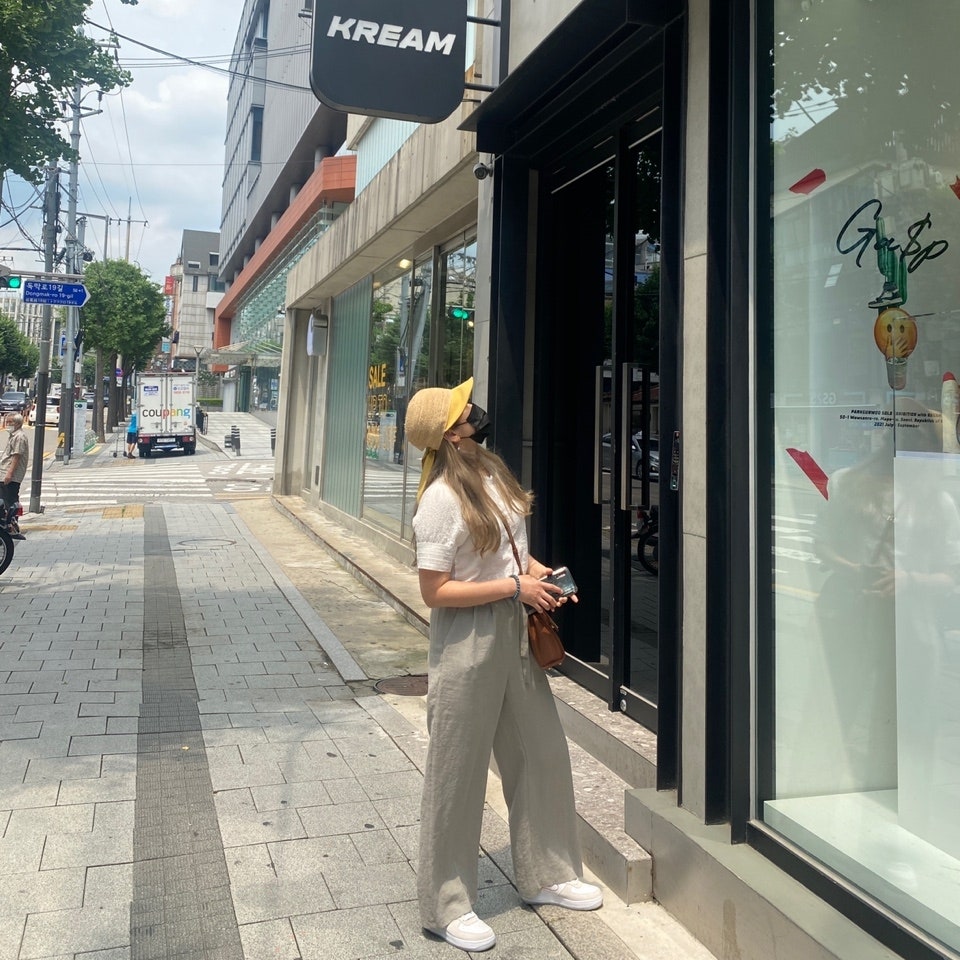 나이키 에어포스 1 '07 SE 퍼스트 유즈 오렌지 세일 DA8302-101 photo review