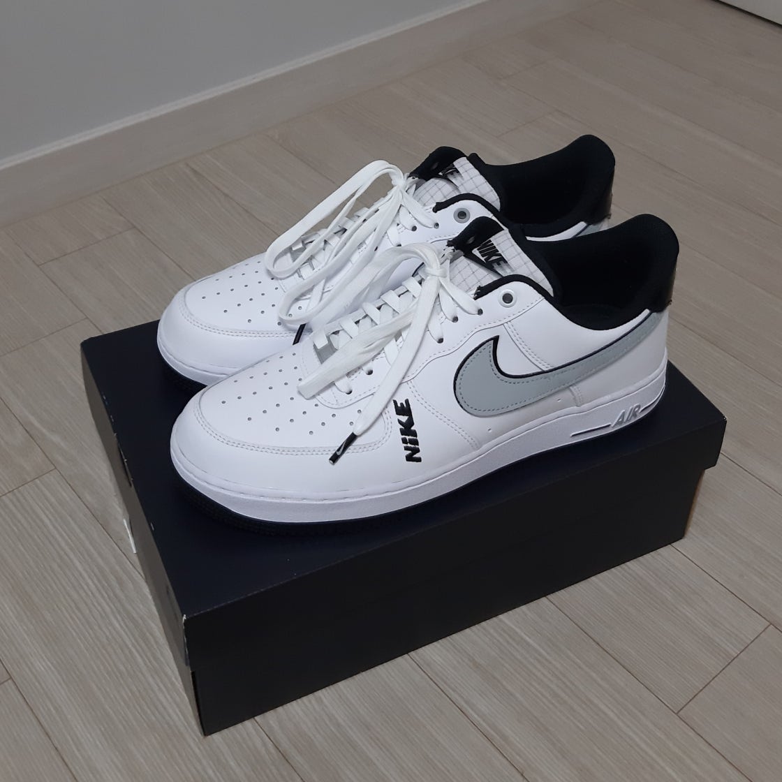 나이키 에어포스 1 07 LV8 화이트 블랙 울프 그레이 DC8873-101 photo review