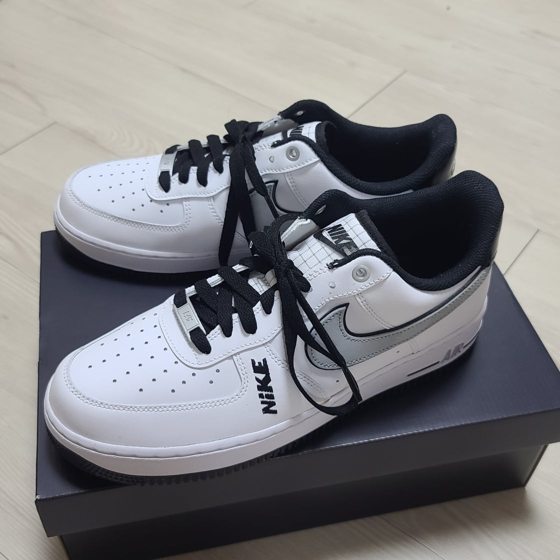 나이키 에어포스 1 07 LV8 화이트 블랙 울프 그레이 DC8873-101 photo review