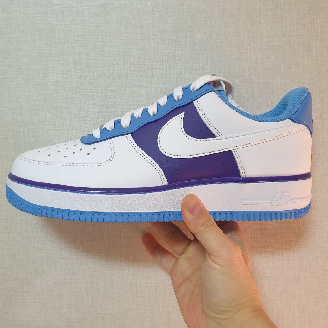 나이키 x NBA 에어포스 1 '07 LV8 EMB 화이트 앤 코스트 필드 DC8874-101 photo review