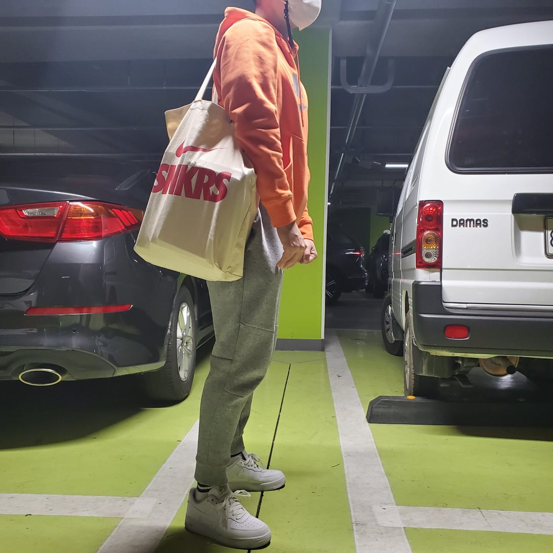 나이키 에어 포스 1 펜던트 07 LX 화이트골드 DD1525-100 한정판 photo review
