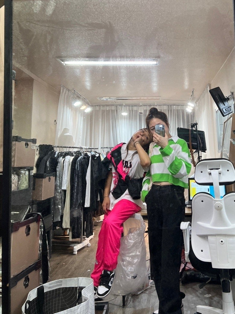 나이키 덩크 로우 에센셜 블랙 페이즐리 DH4401-100 photo review
