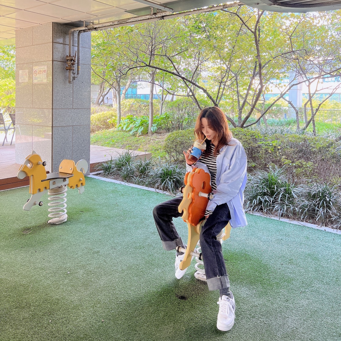 나이키 에어 포스 1 07 에센셜 페이즐리 스우시 DH4406-101 photo review