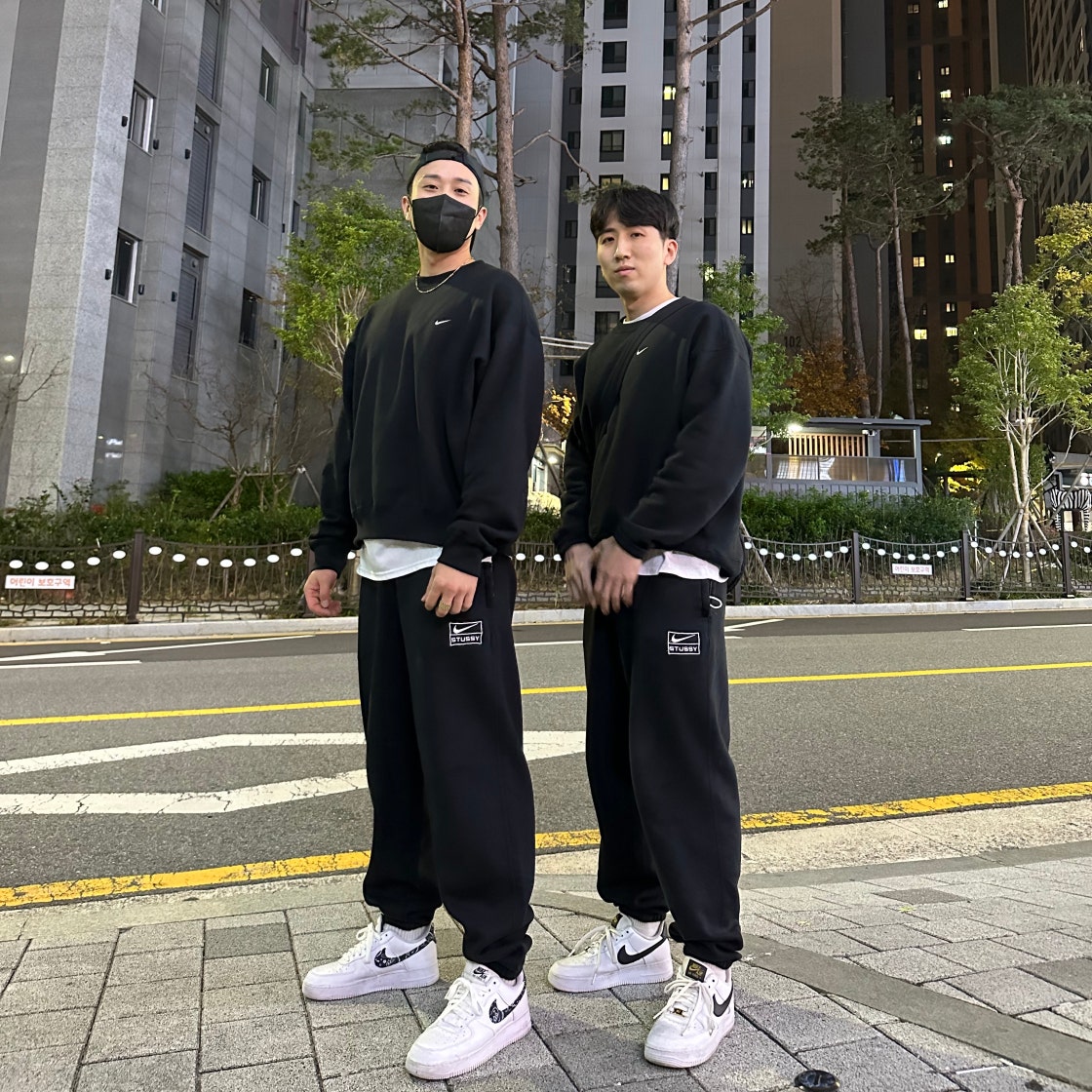 나이키 에어 포스 1 07 에센셜 페이즐리 스우시 DH4406-101 photo review