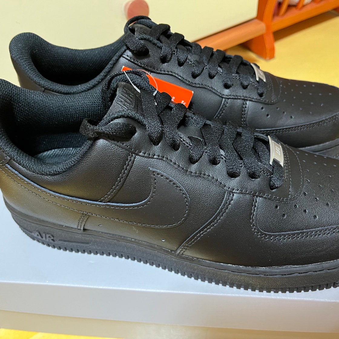 조던 1 로우 SE 블랙 화이트 DR0502-101 photo review