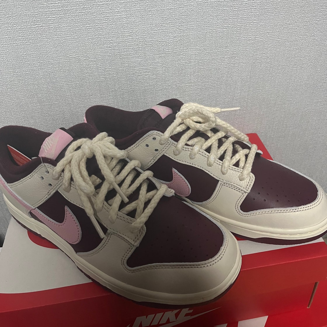 나이키 덩크 로우 레트로 나이트 마룬 앤 미디움 소프트 핑크 DR9705-100 photo review