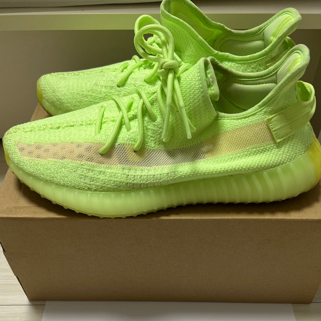 아디다스 이지 부스트 350 V2 글로우 EG5293 photo review