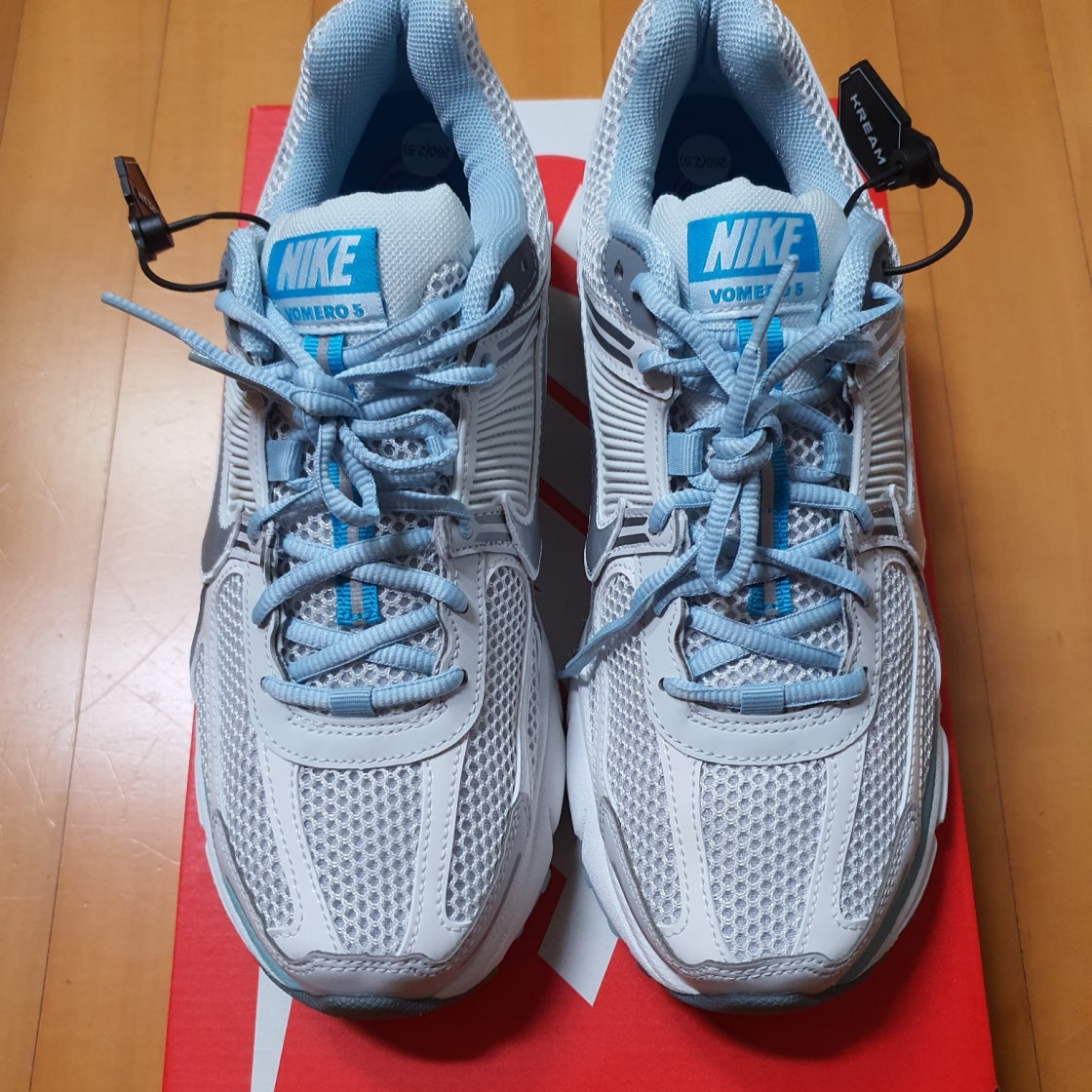 나이키 에어 줌 보메로5 스니커즈 아이스 블루 FN3432-001 photo review