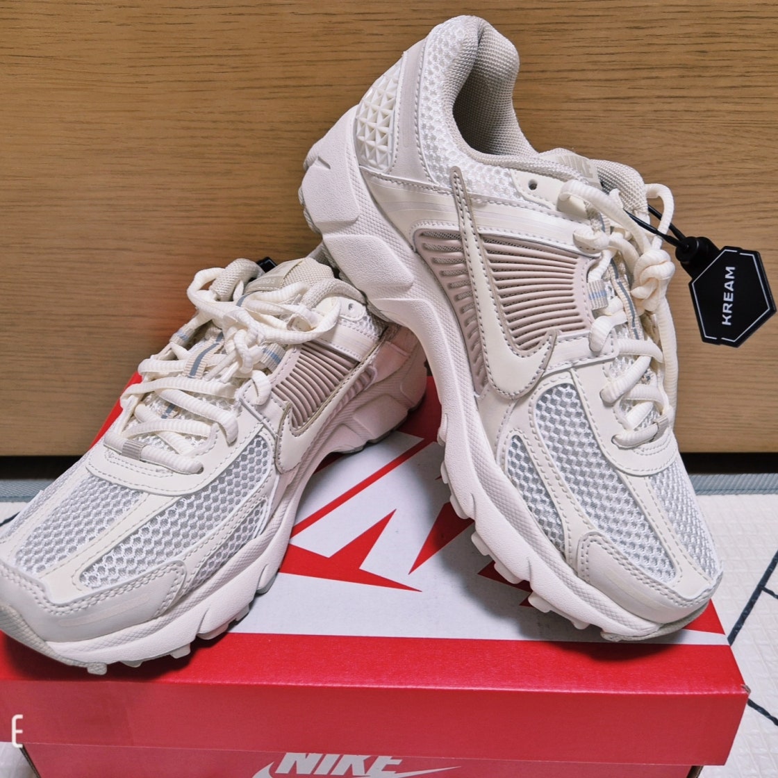 나이키 에어 줌 보메로 5 로우 베이지 우먼스 FQ6868-111 photo review