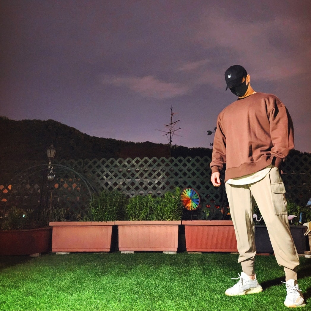 아디다스 이지 부스트 350 V2 룬드마크 - 논리플렉티브 FU9161 photo review