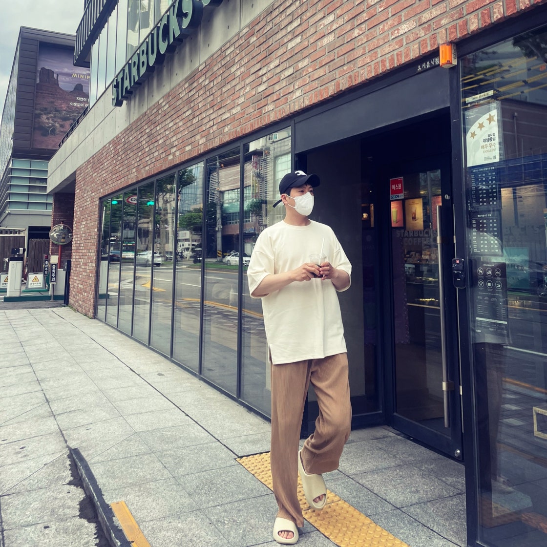 아디다스 이지 부스트 350 V2 신스 - 리플렉티브 FV5666 photo review