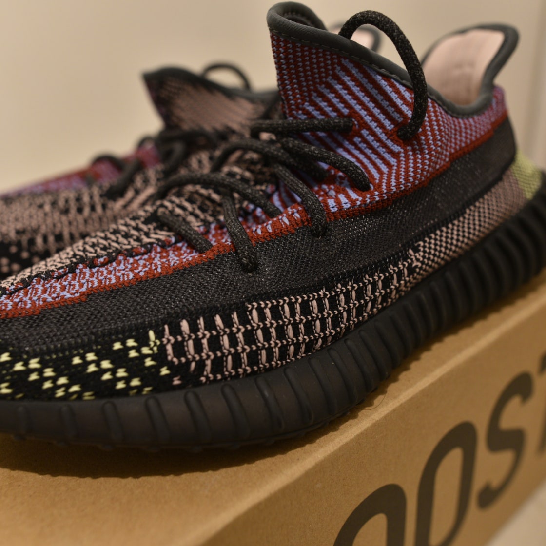 아디다스 이지 부스트 350 V2 FW5190 photo review