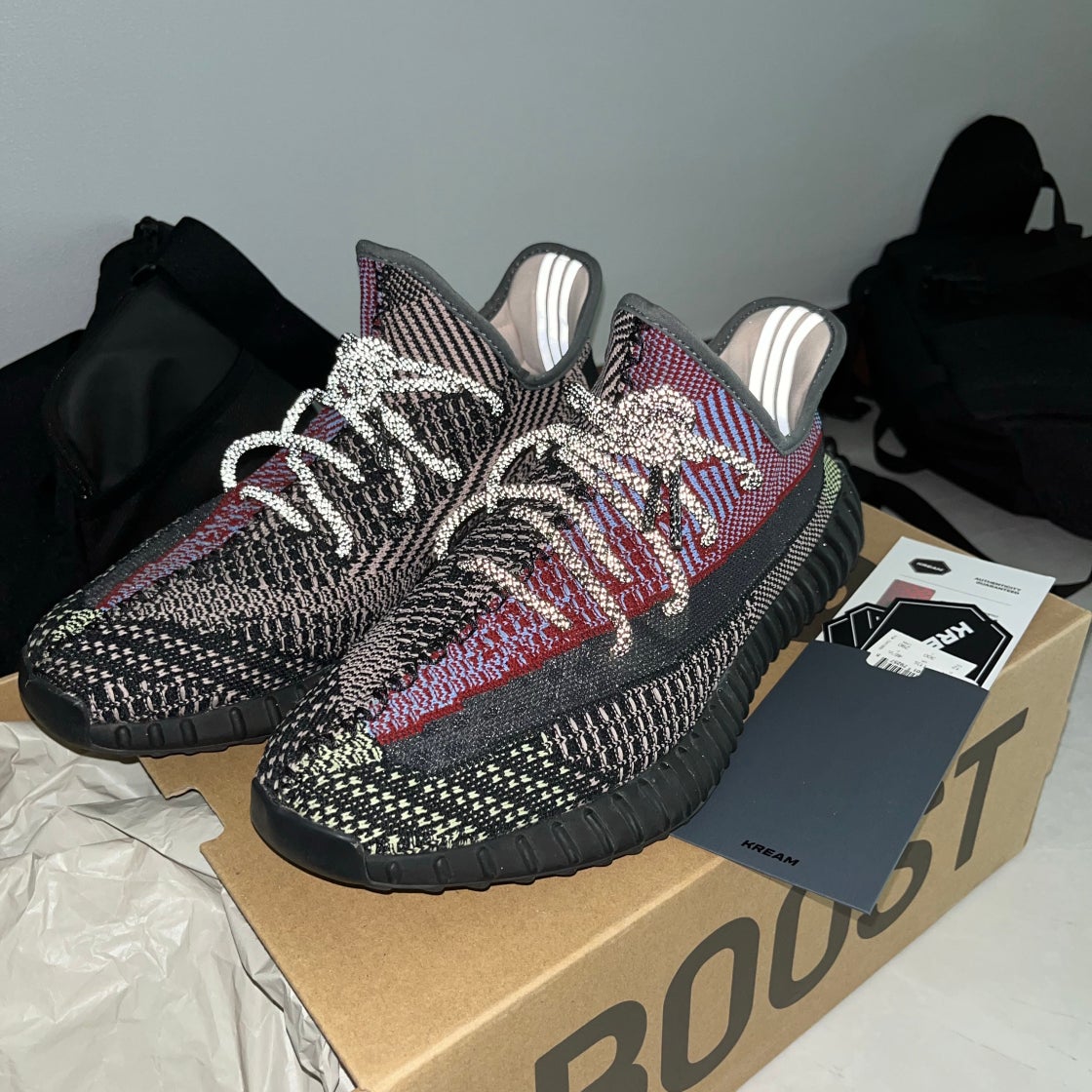 아디다스 이지 부스트 350 V2 FW5190 photo review