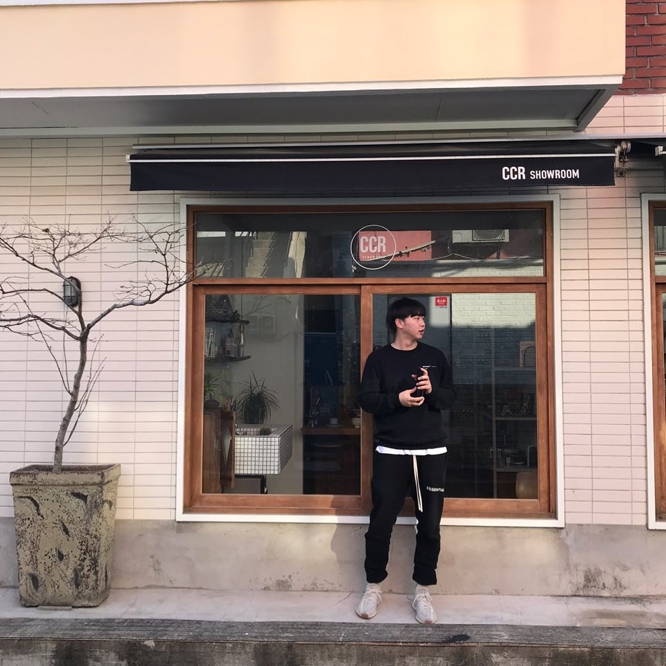 아디다스 이지 부스트 350 V2 클라우드 화이트 - 리플렉티브 FW5317 photo review