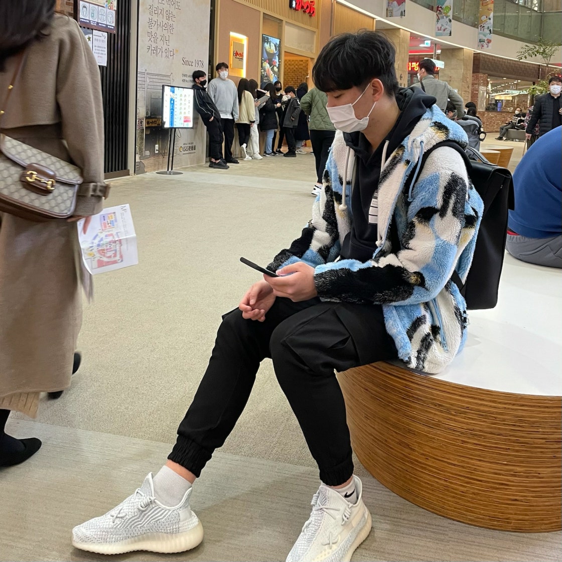 아디다스 이지 부스트 350 V2 클라우드 화이트 - 리플렉티브 FW5317 photo review