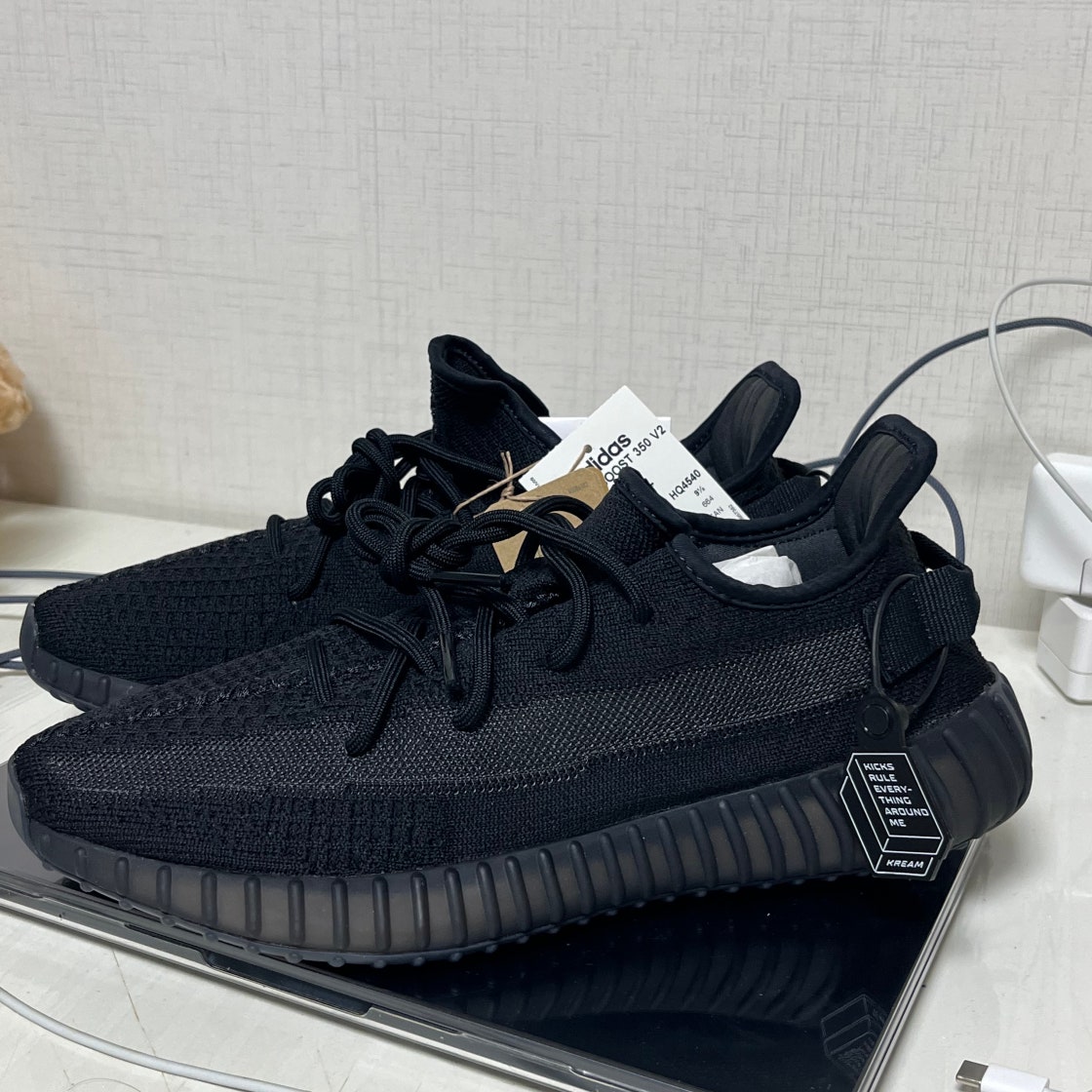 아디다스 이지 부스트 350 V2 FY2903 photo review