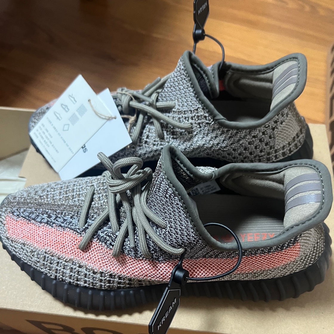 아디다스 이지 부스트 350 V2 GW0089 photo review