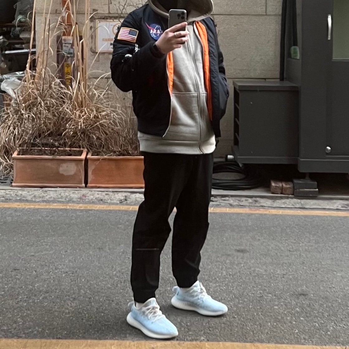 아디다스 이지 부스트 350 V2 모노 아이스 GW2869 photo review