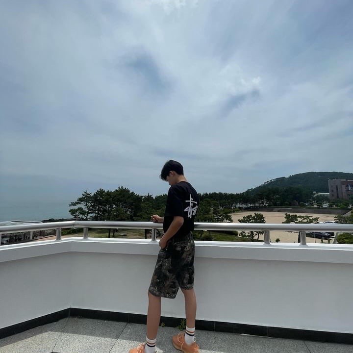 아디다스 이지 부스트 350 V2 GW2870 photo review