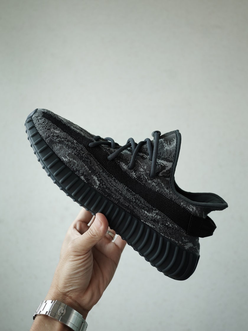 아디다스 이지 부스트 350V2 다크솔트 ID4811 photo review