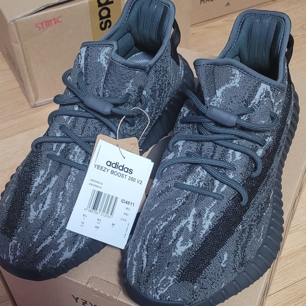 아디다스 이지 부스트 350V2 다크솔트 ID4811 photo review