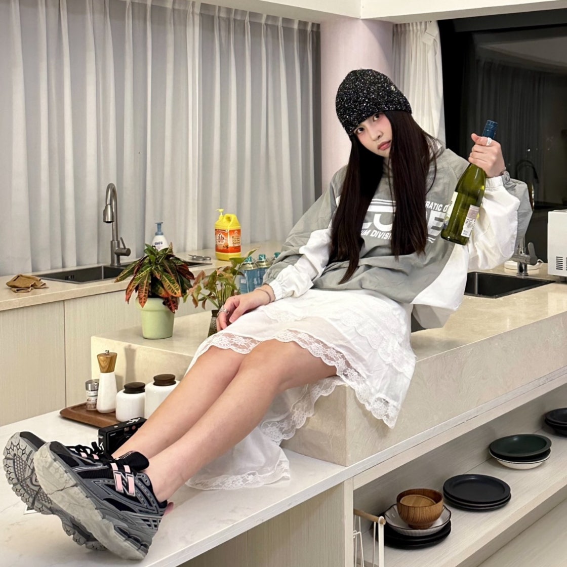 뉴발란스 1906R 블랙 핑크 문 M1906RHC photo review