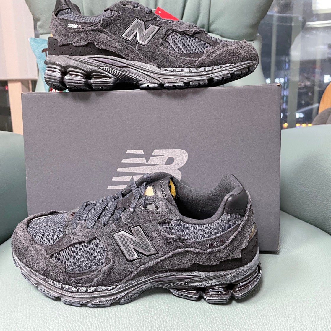 뉴발란스 2002R 프로텍션 팩 팬텀 M2002RDB photo review