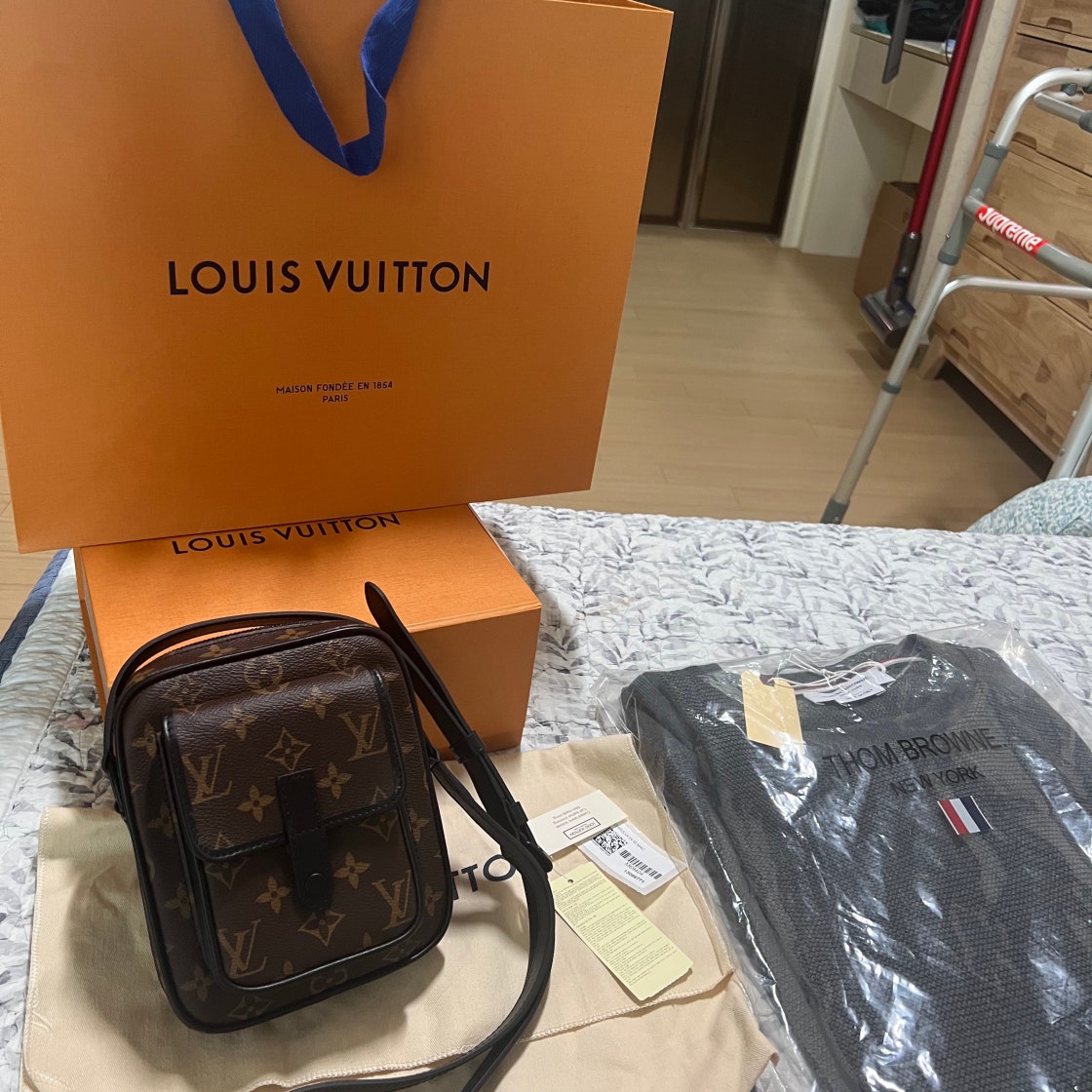 루이비통 모노 마카사르 크리스토퍼 웨어러블 월릿 M69404 photo review