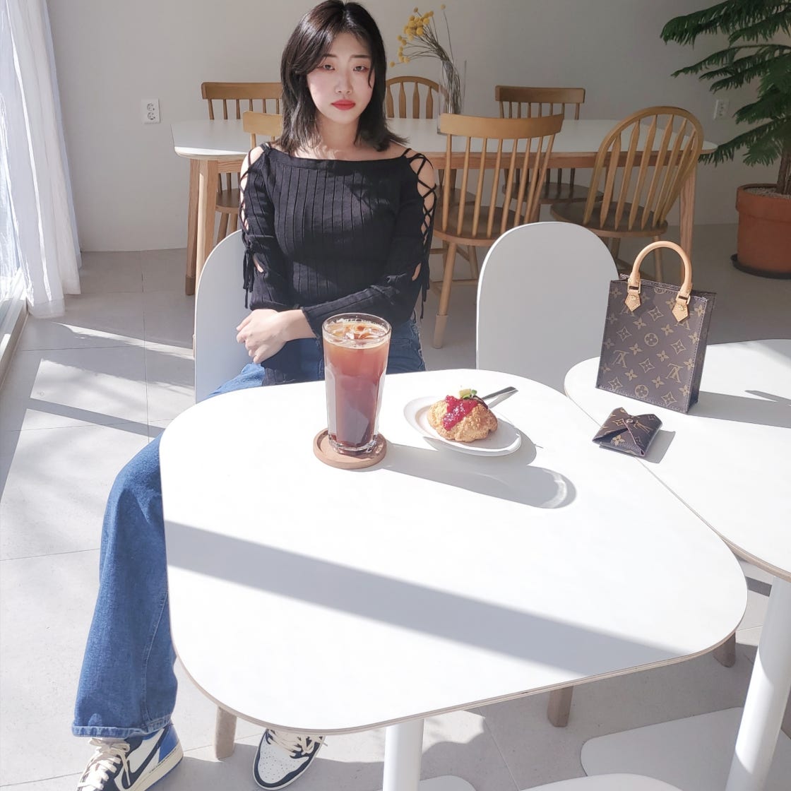 루이비통 쁘띠 삭플라 모노그램 미니크로스 M69442 나노백 photo review
