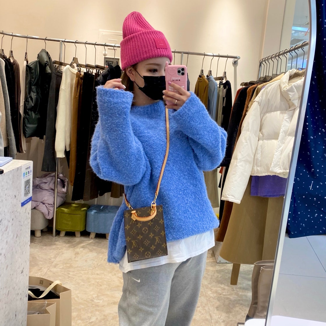 루이비통 쁘띠 삭플라 모노그램 미니크로스 M69442 나노백 photo review