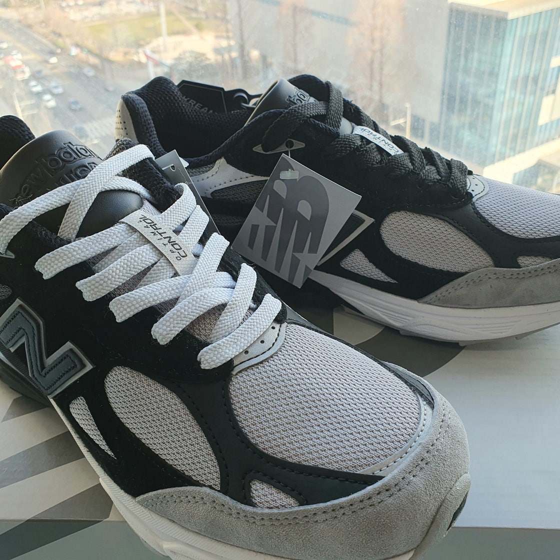 뉴발란스 x DTLR 990v3 그레이 스케일 M990DL3 photo review