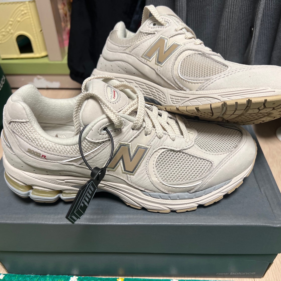 뉴발란스  2002 남여 공용 빈티지 커플운동화 ML2002R3 photo review