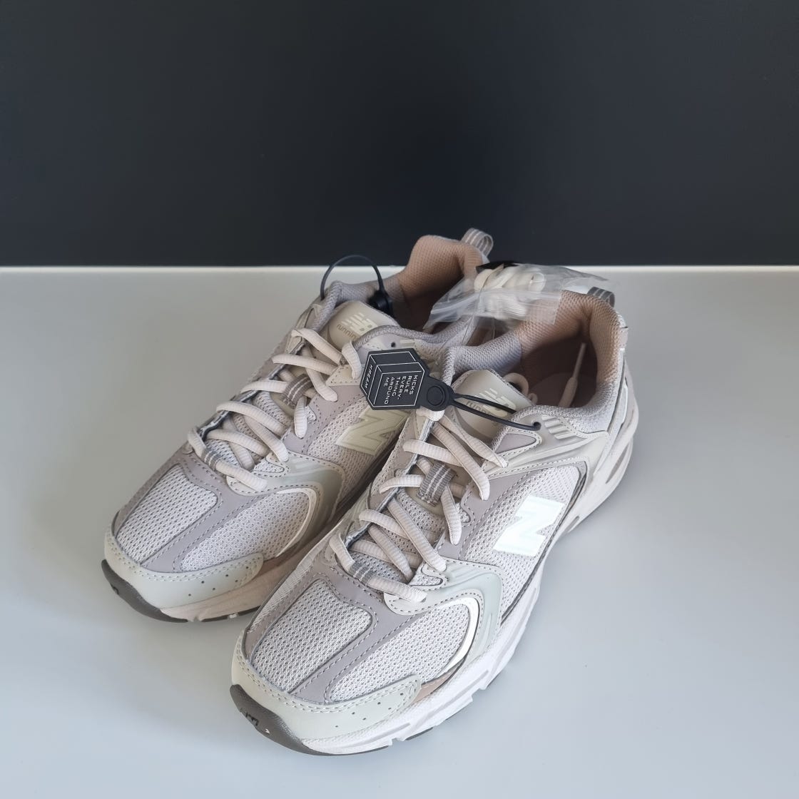 뉴발란스 530 남녀공용 러닝화 크림 베이지 MR530KOB photo review