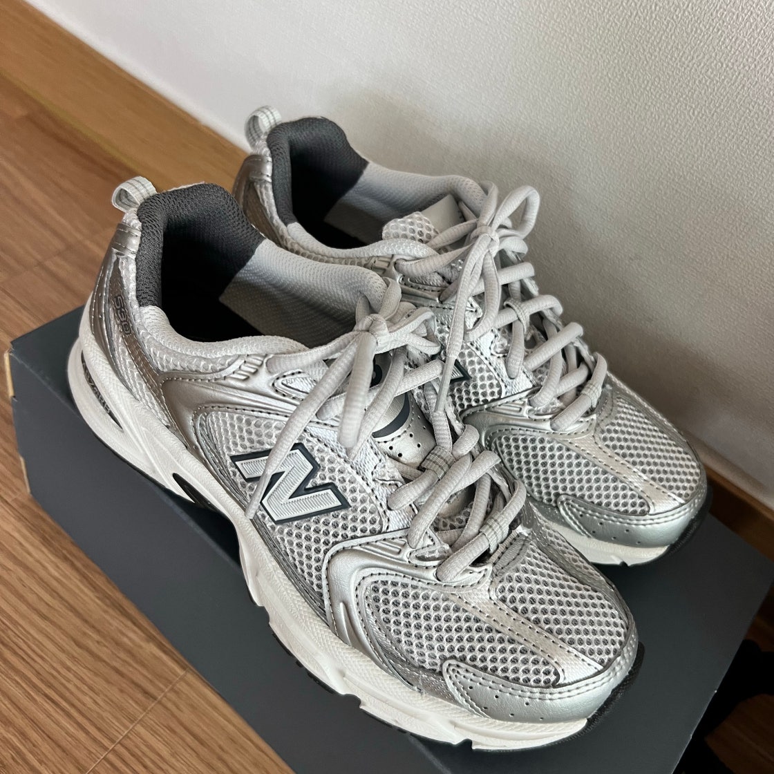 뉴발란스 530 운동화 발볼넓은런닝화 실버 메탈릭 MR530LG photo review