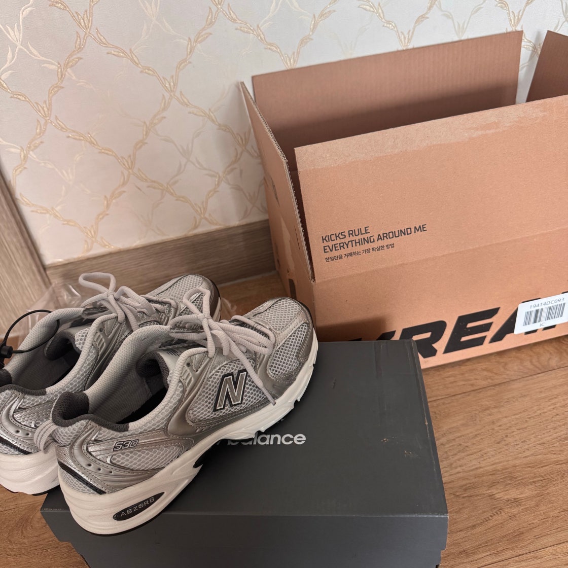 뉴발란스 530 운동화 발볼넓은런닝화 실버 메탈릭 MR530LG photo review