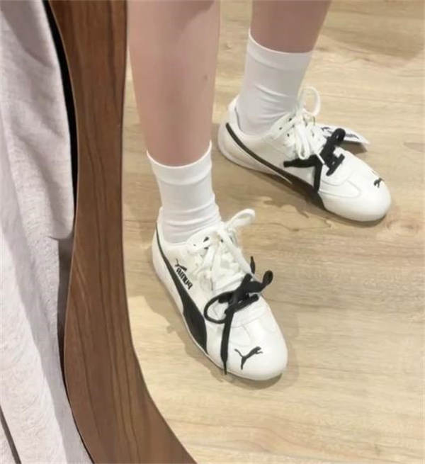 [ROSÉ 박채영 데일리 신발] 푸마 x 로제 스피드캣 LEA 웜 화이트 블랙 404390-01 photo review