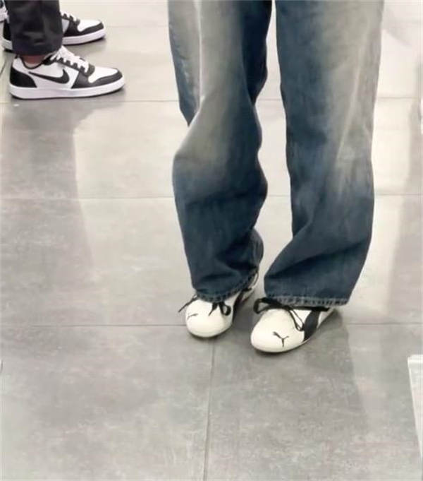 [ROSÉ 박채영 데일리 신발] 푸마 x 로제 스피드캣 LEA 웜 화이트 블랙 404390-01 photo review