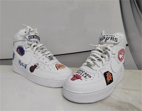 나이키 x 슈프림 에어포스 1 미드 NBA 화이트 AQ8017-100 photo review