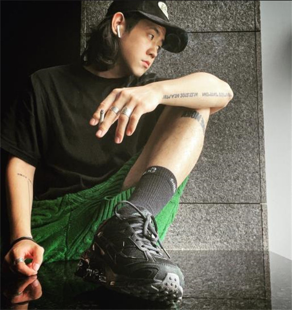 나이키 x 슈프림 샥스 라이드 2 SP 블랙 DN1615-001 photo review