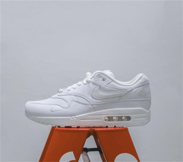 나이키 x 슈프림 에어맥스 1 '87 화이트 - 25SS HF8813-100 photo review