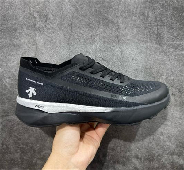 데상트 에너자이트 블랙 충격흡수 러닝화 D4231RRN29-BK photo review