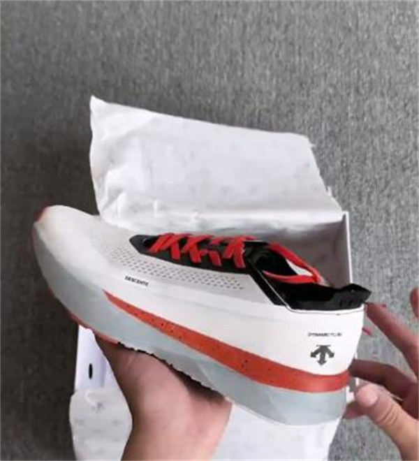 데상트 에너자이트 플루이드 2.0 충격 흡수 통기성 로우컷 러닝화 D4231RRN29-LG photo review