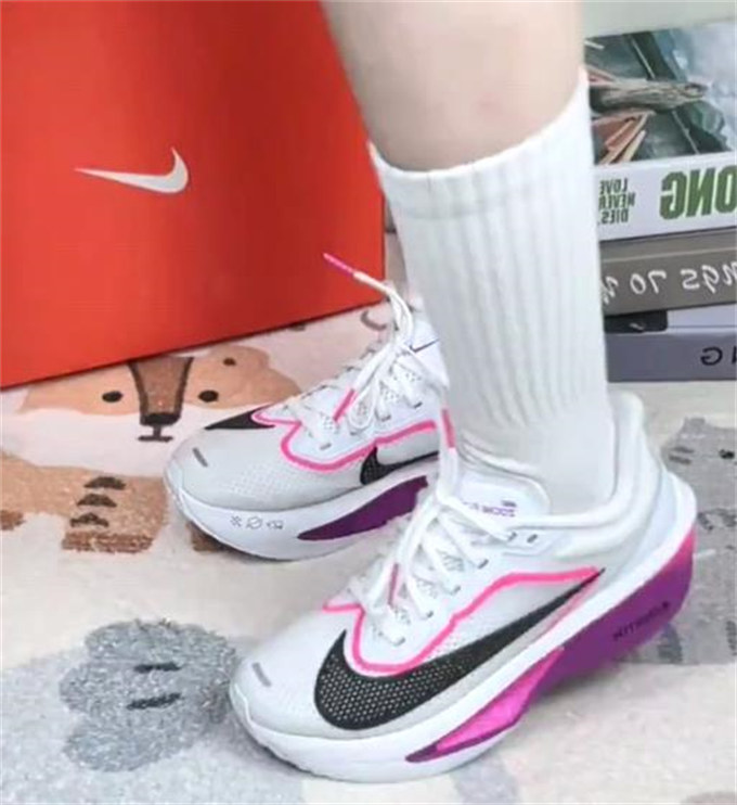 나이키 줌 플라이 6 화이트 비비드 그레이프 FN8454-101 photo review