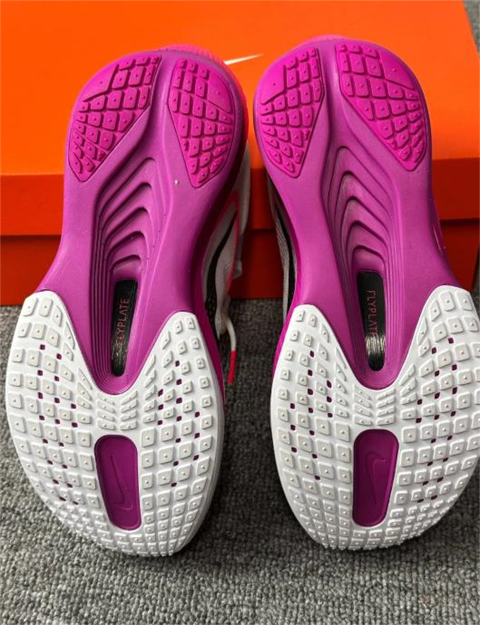 나이키 줌 플라이 6 화이트 비비드 그레이프 FN8454-101 photo review