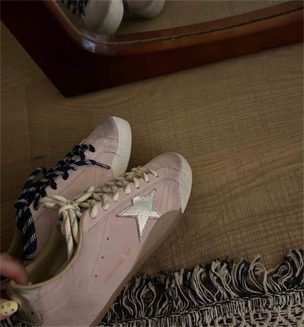 골든구스 트루스타 스웨이드 실버 스타 힐 탭 파스텔 핑크 GWF00922-F007383-25741 photo review