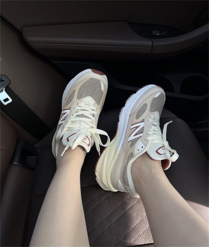 【🔥배주현 동일상품】뉴발란스 x 로로 피아나 990v6 메이드 인 USA 크림 U990LO6 [250사이즈이하는 10mm 크게 나옴,250사이즈이상은 5mm 크게 나옴] photo review