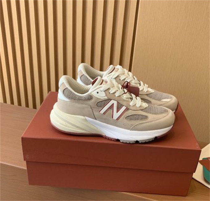 【🔥배주현 동일상품】뉴발란스 x 로로 피아나 990v6 메이드 인 USA 크림 U990LO6 [250사이즈이하는 10mm 크게 나옴,250사이즈이상은 5mm 크게 나옴] photo review