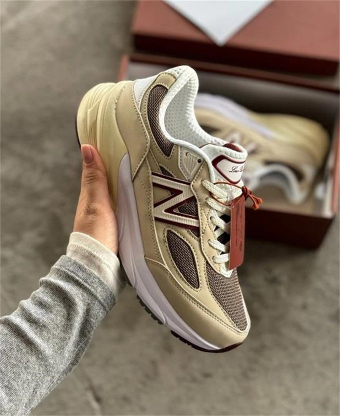 【🔥배주현 동일상품】뉴발란스 x 로로 피아나 990v6 메이드 인 USA 크림 U990LO6 [250사이즈이하는 10mm 크게 나옴,250사이즈이상은 5mm 크게 나옴] photo review